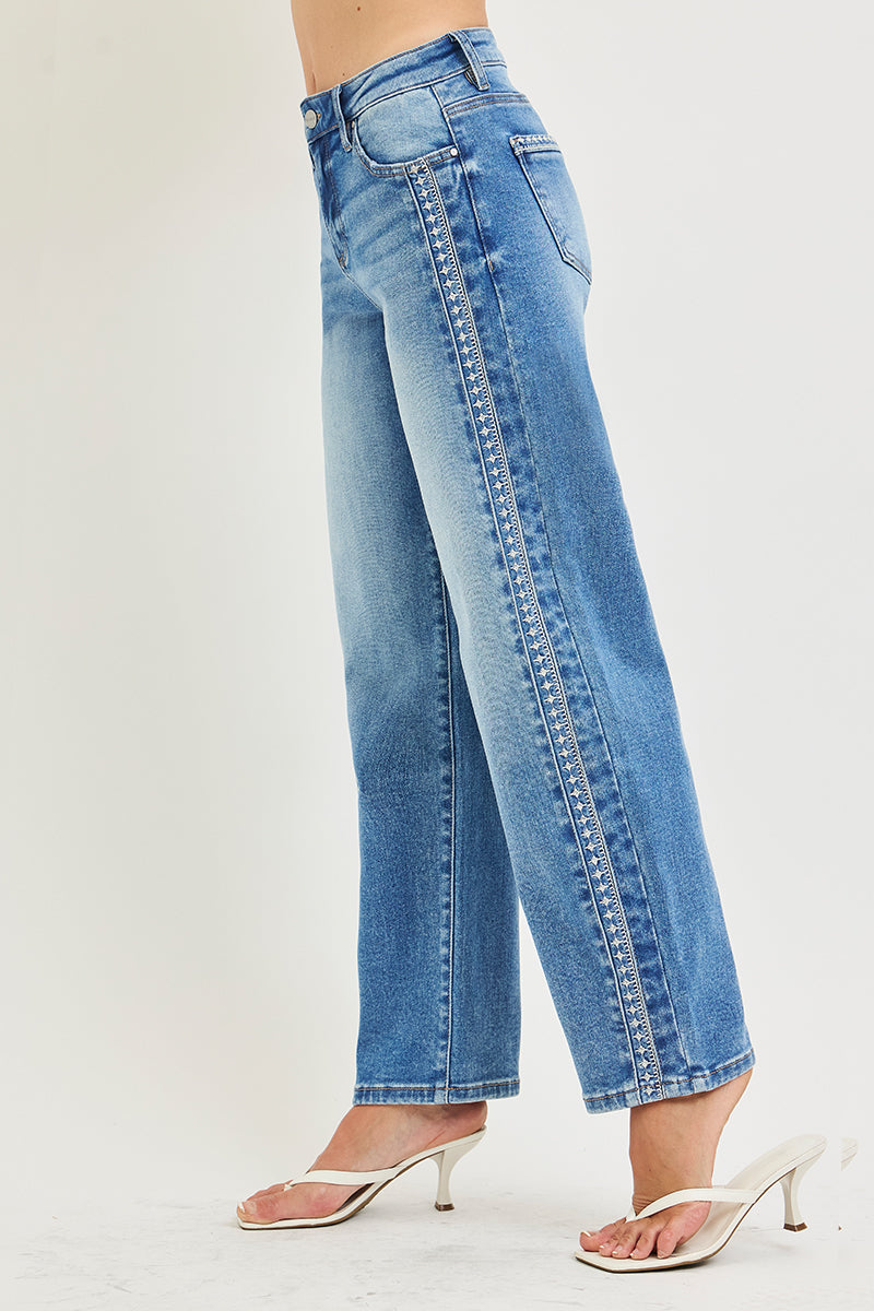 HIGH RISE ANKLE BARREL EMBO DETAILED JEANS