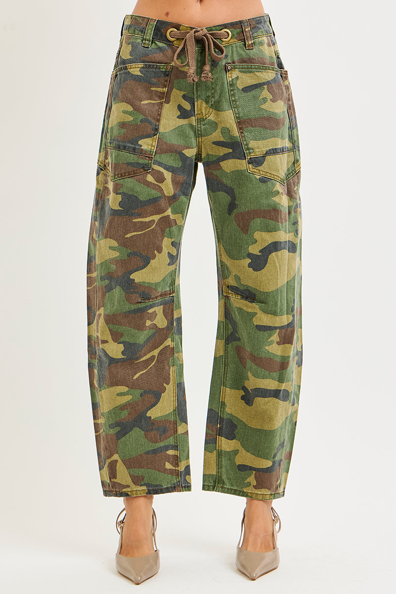SLOUCHY CROPPED RELAXED BARREL LEG CAMO PANTS