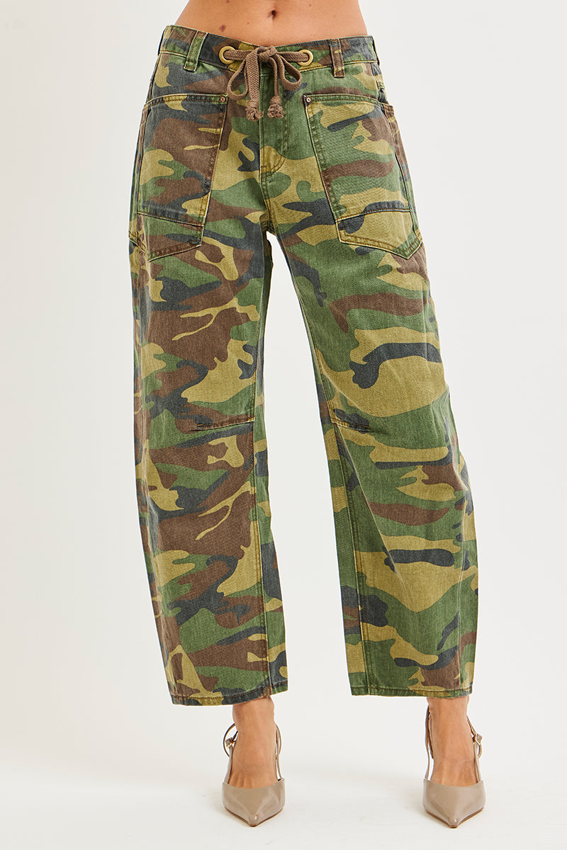 SLOUCHY CROPPED RELAXED BARREL LEG CAMO PANTS