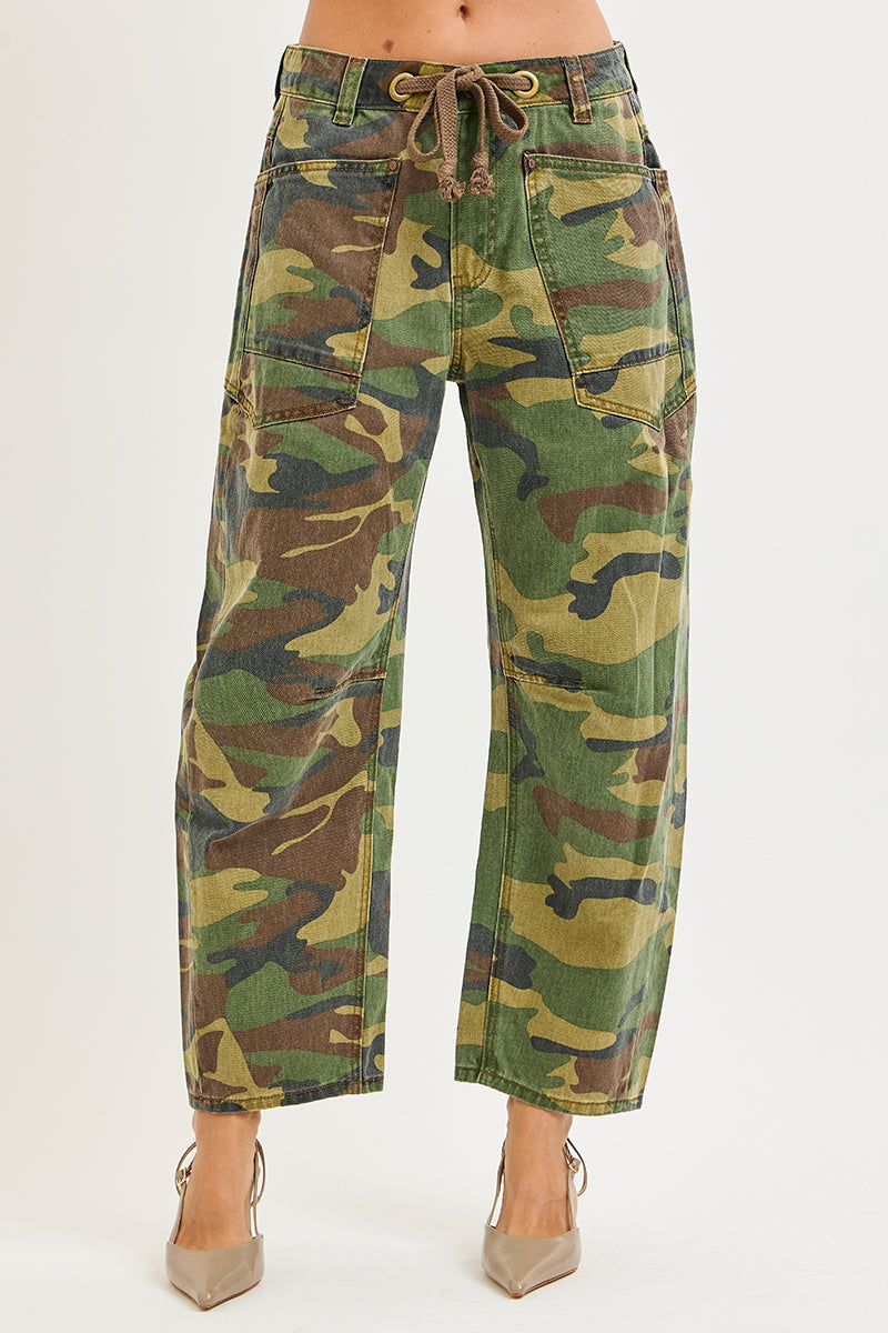 SLOUCHY CROPPED RELAXED BARREL LEG CAMO PANTS